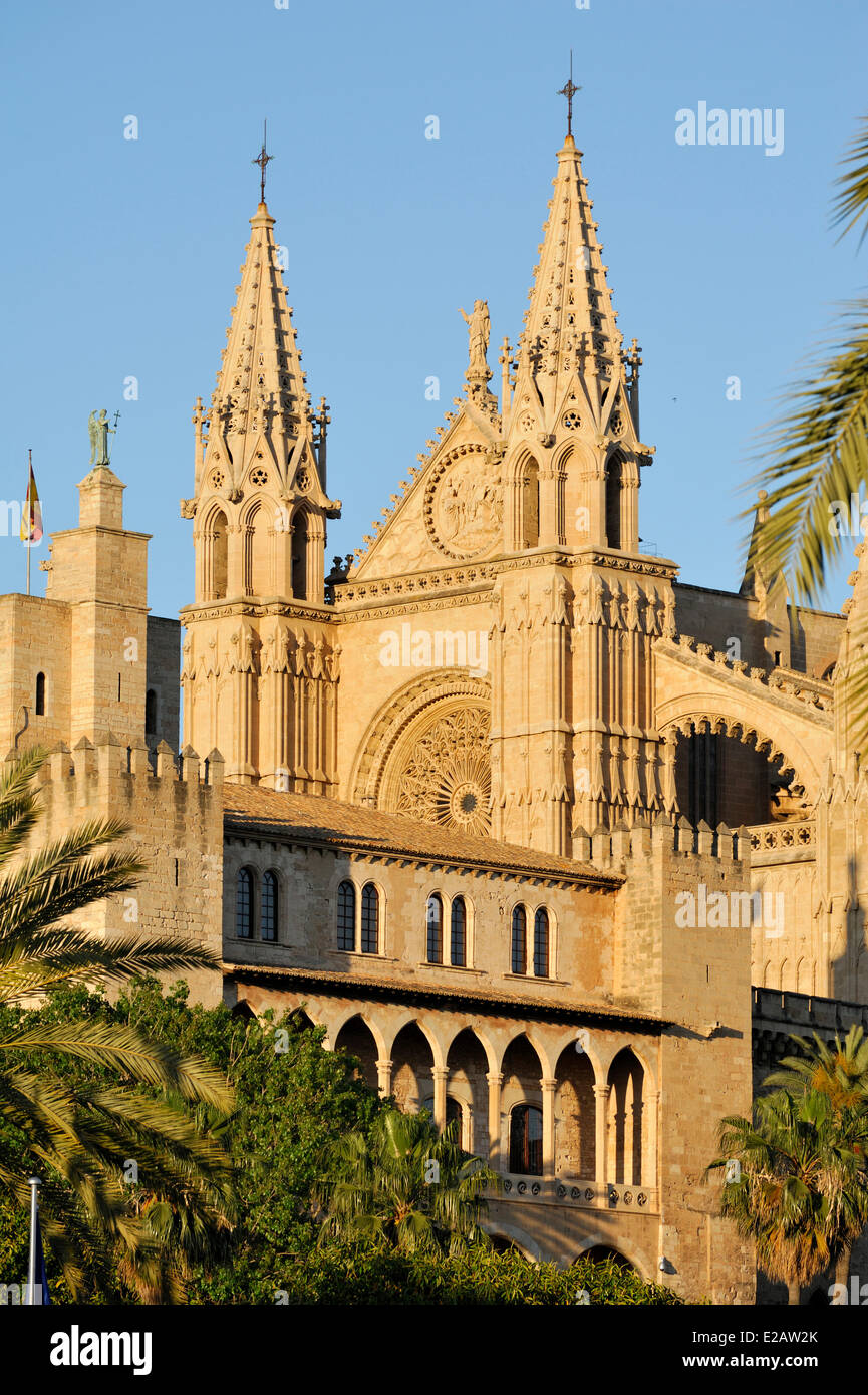 Isole Baleari Spagna, Mallorca, Palma, Cattedrale al tramonto Foto Stock