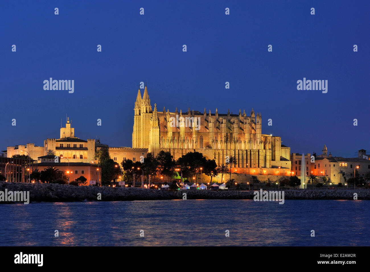 Isole Baleari Spagna, Mallorca, Palma, Cattedrale di notte Foto Stock