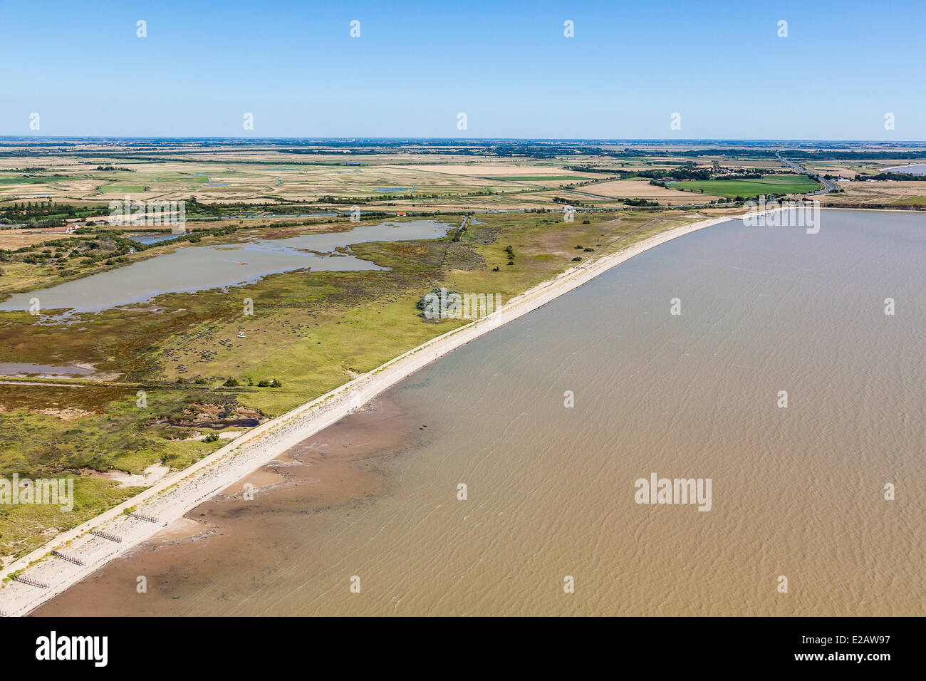 Francia, Charente Maritime, Yves, Anse des Boucholeurs, riserva naturale (vista aerea) Foto Stock