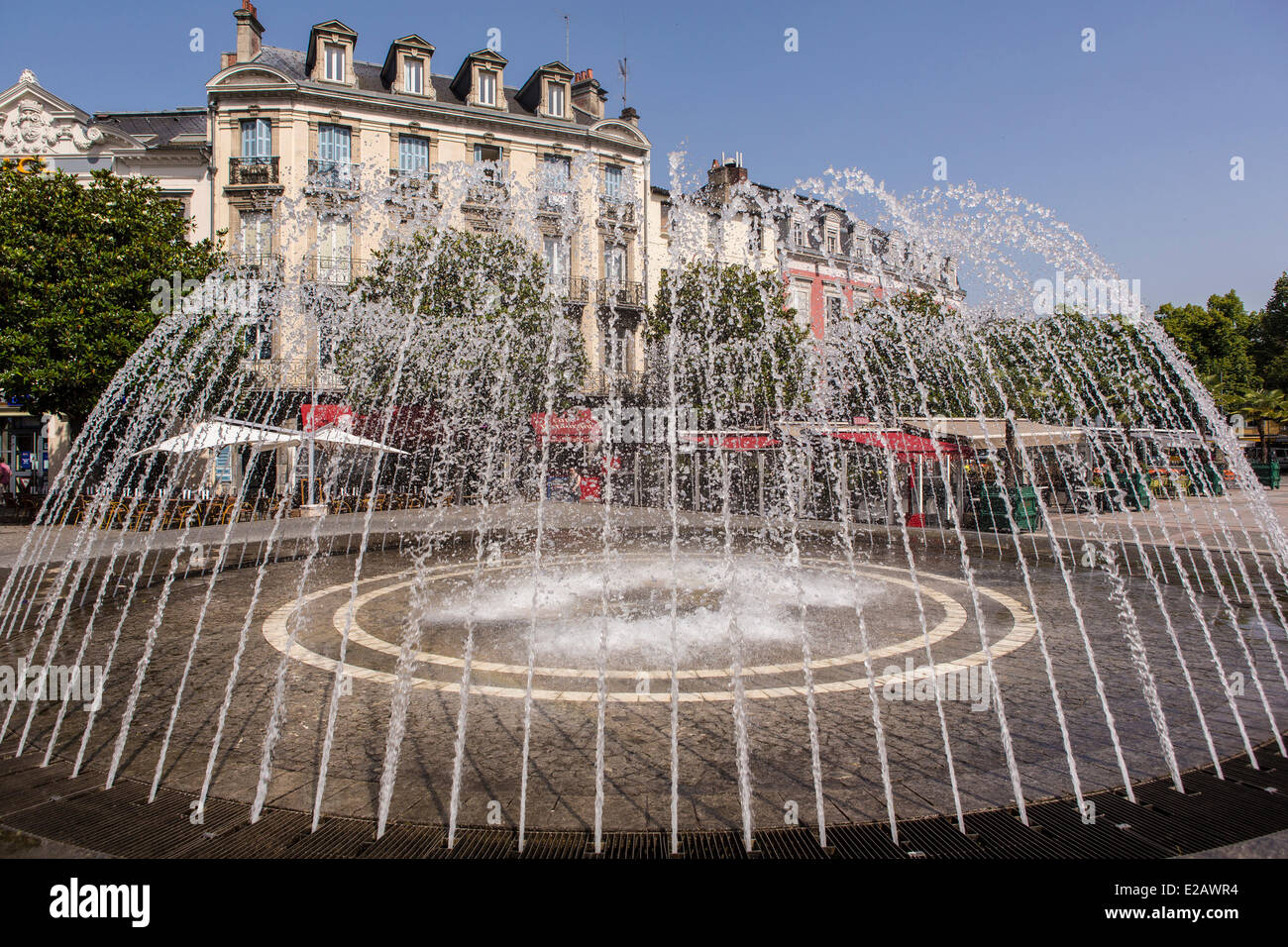 Francia, Hautes Pirenei, Tarbes, fontana del centro cittadino Foto Stock