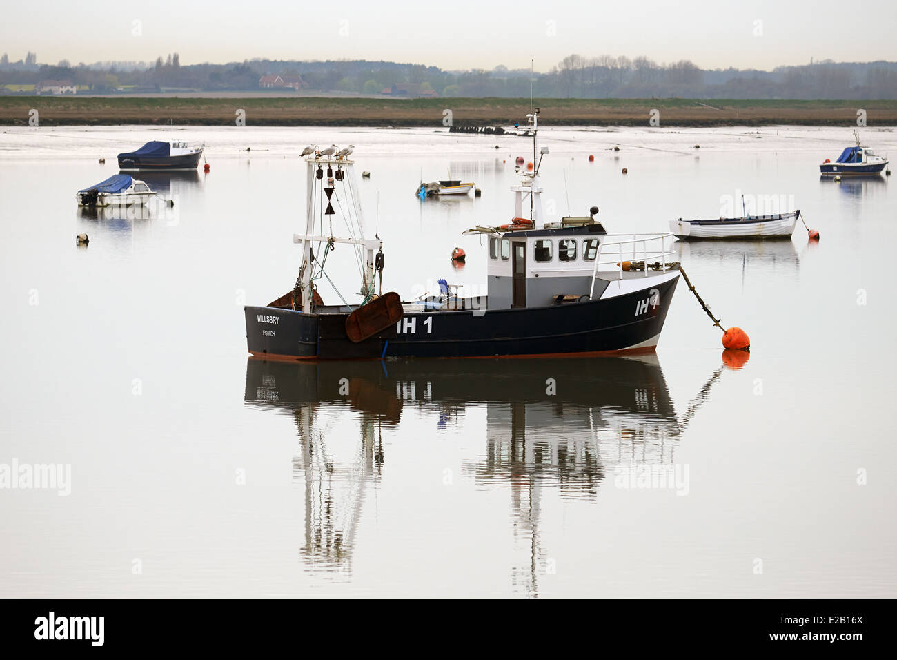 Barca da pesca di fiume Deben, traghetto Bawdsey Suffolk REGNO UNITO Foto Stock