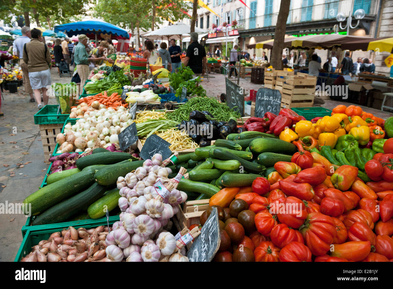 Francia, Aude, Carcassonne, Bastide Saint Louis (Città bassa), il mercato del sabato in Piazza Carnot Foto Stock