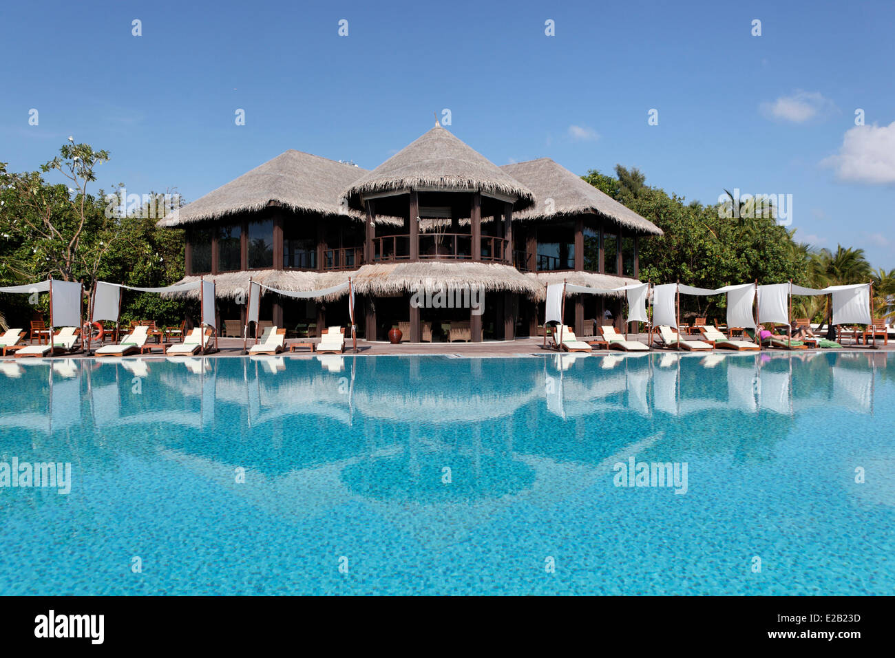 Maldive Kaafu Nord Male Atoll, Coco Palm Boduhithi hotel, piscina principale Foto Stock