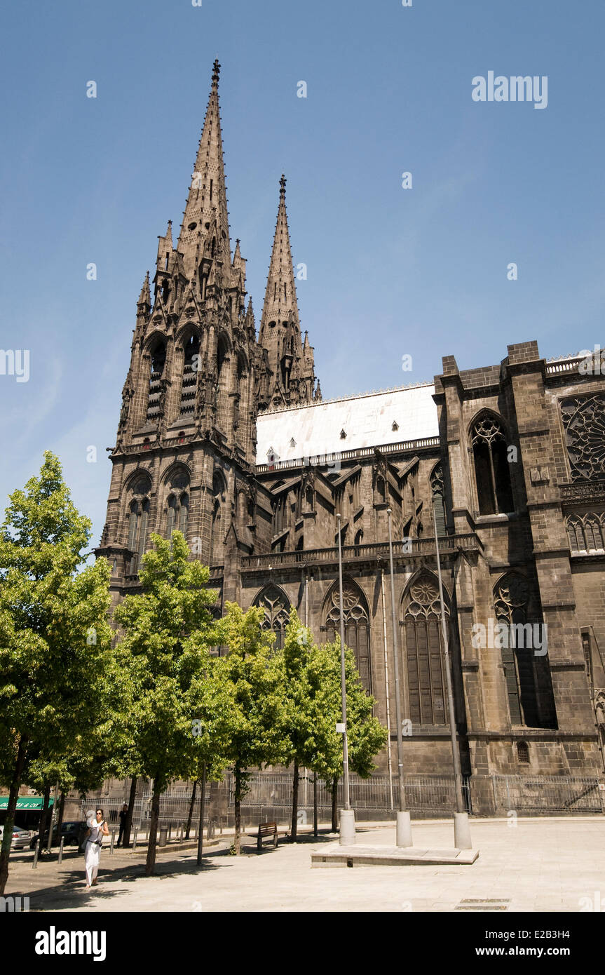Francia, Puy de Dome, Clermont Ferrand, la cattedrale di Notre Dame de l'Assomption in andesite trachy chiamato pietra Volvic Foto Stock