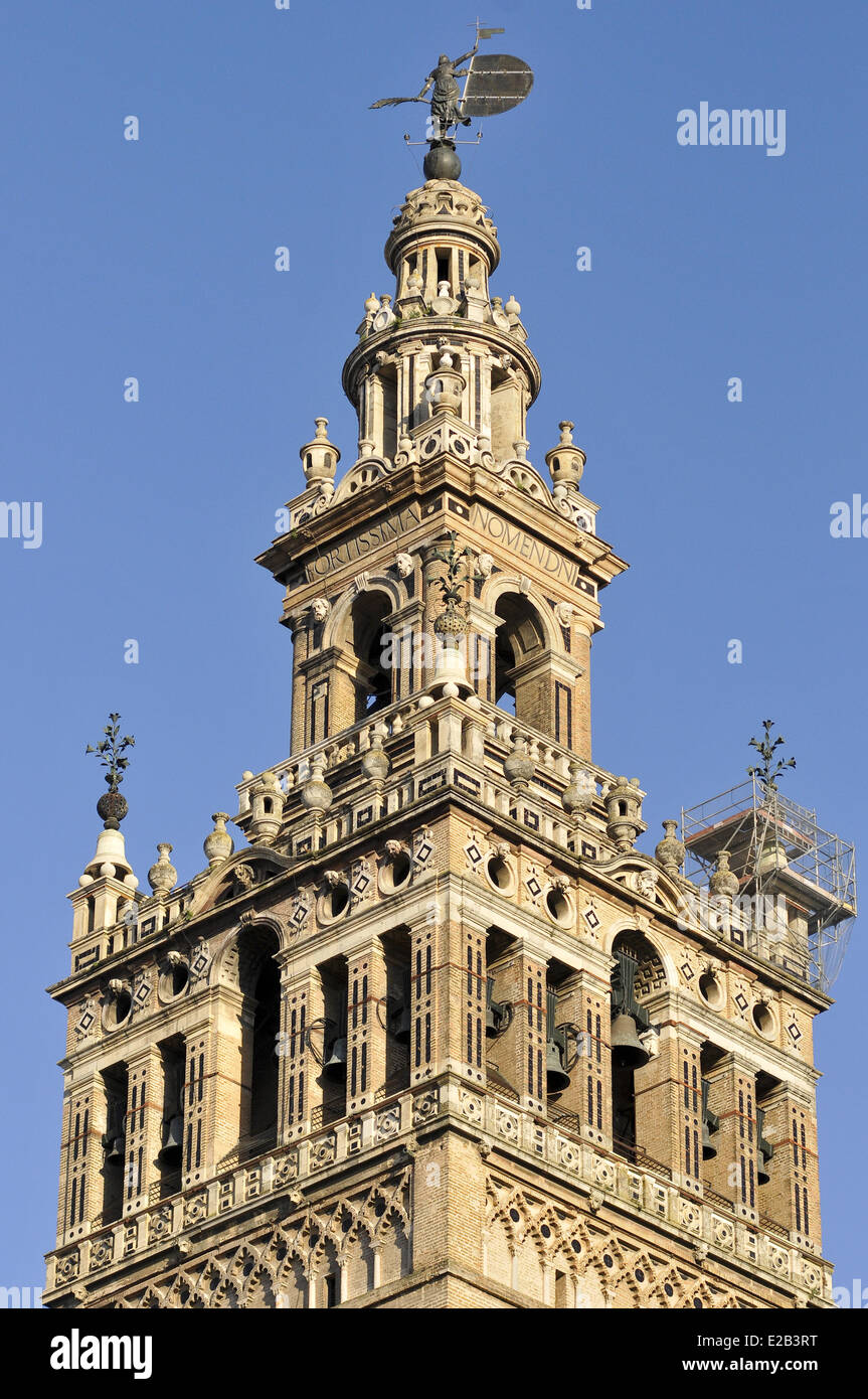 Spagna, Andalusia Giralda, un ex almohade minareto della Grande Moschea convertito in una torre campanaria del Duomo, elencato come Foto Stock