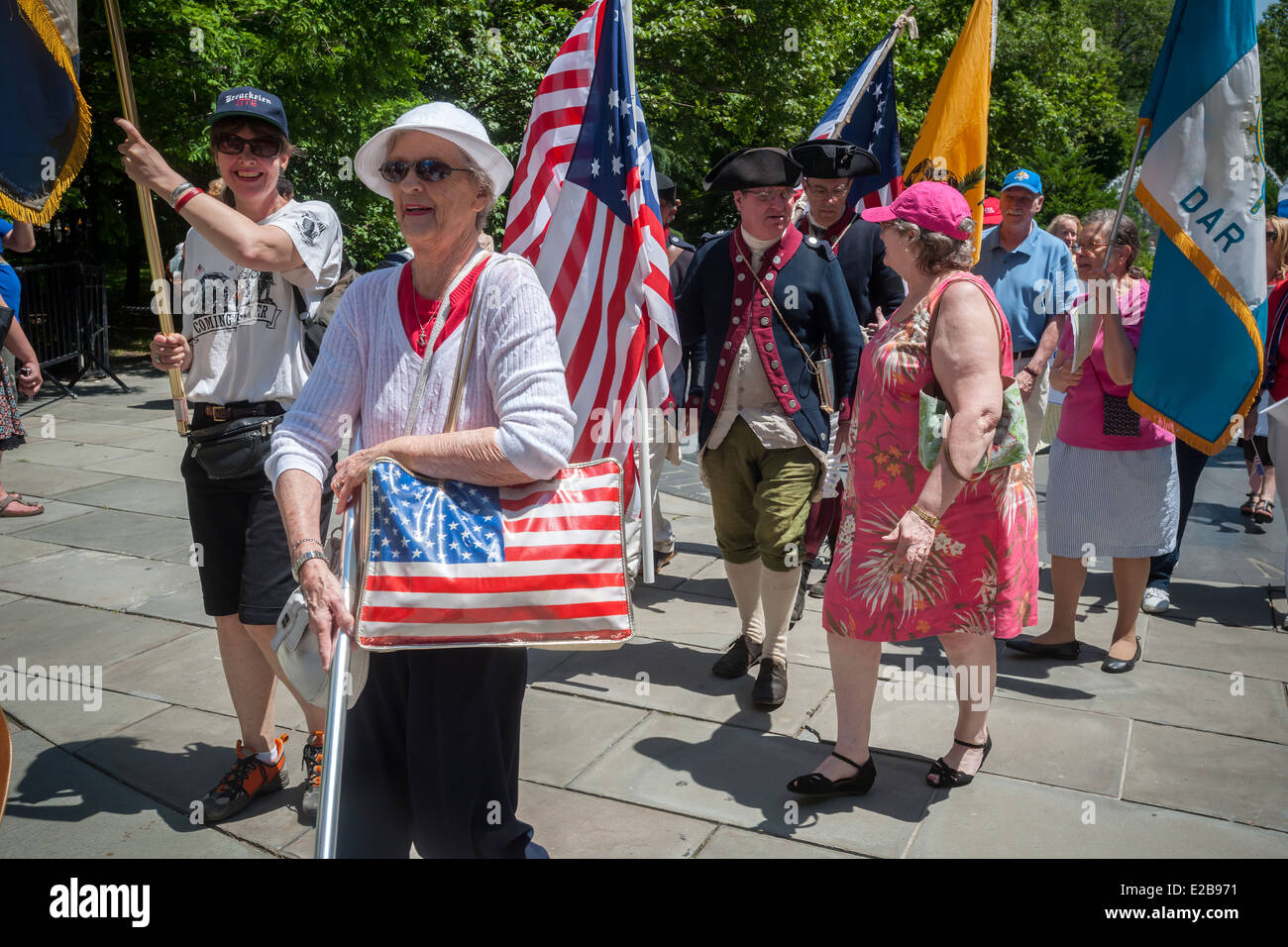 Bandiera annuale parata del giorno a partire da New York City Hall Park Foto Stock