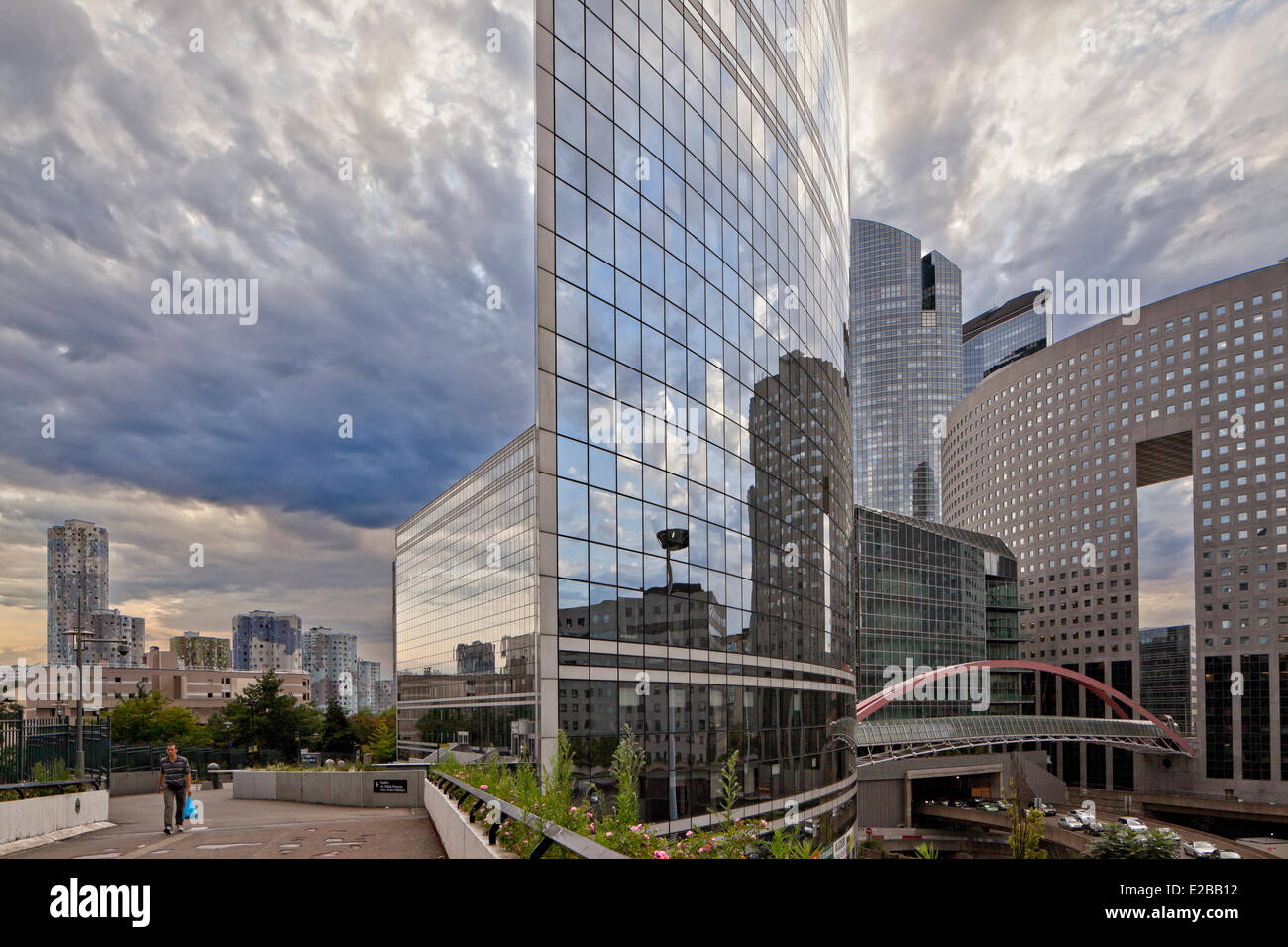 Francia, Hauts de Seine, La Defense, al centro la torre di fatto, architetti Michel Andrault e Pierre Parat Foto Stock