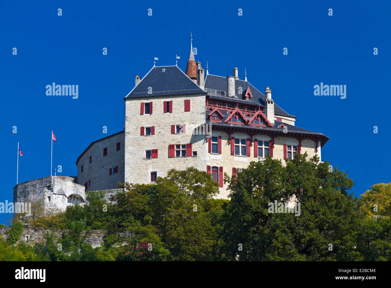 Francia, Haute Savoie, Menthon Saint Bernard, il castello al di sopra del lago di Annecy Foto Stock