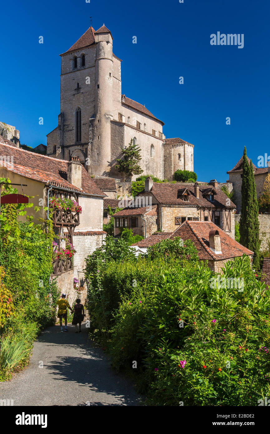 Francia, Lot, Saint Cirq Lapopie, etichettati i più bei villaggi di Francia, chiesa romanica rinforzato del XV secolo Foto Stock