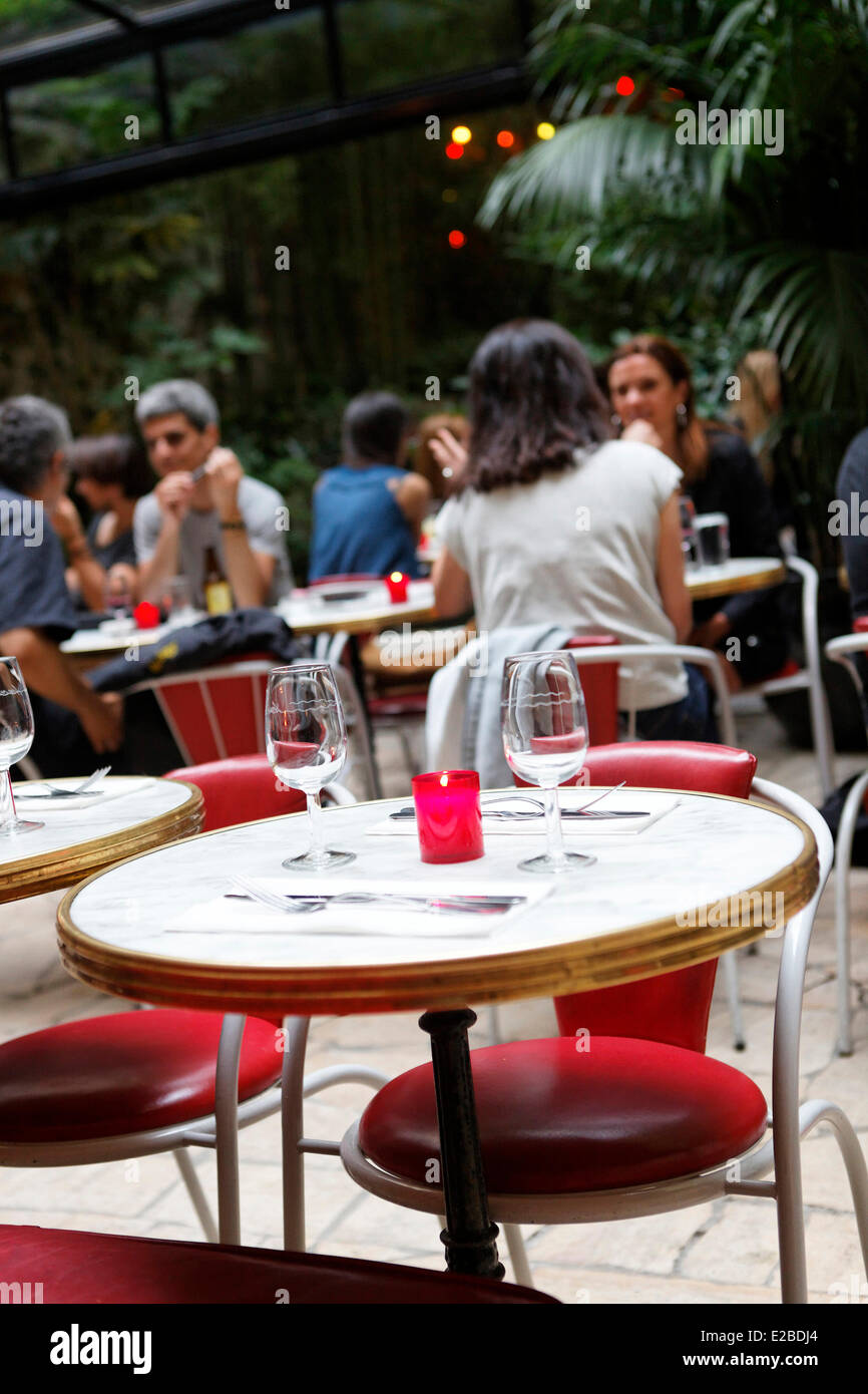 Francia, Parigi, terrazza ristorante Hotel Amour, 8 rue Navarin Foto Stock