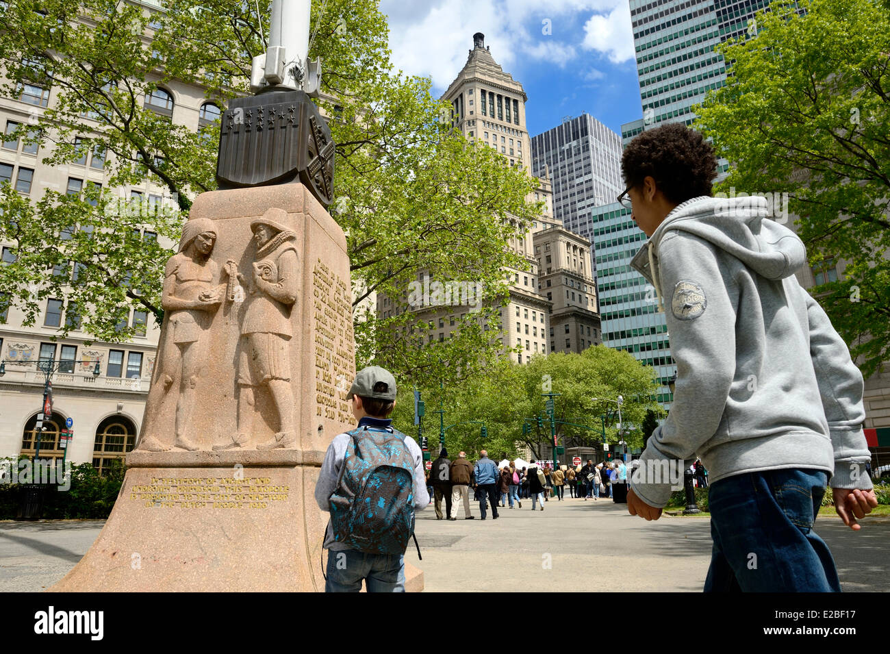 Stati Uniti, New York City, Manhattan, Battery Park, Netherland Memorial pennone commemora l'Istituto olandese di nuovo Foto Stock