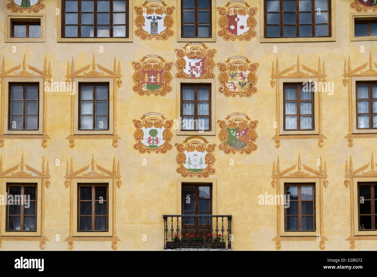 L'Italia, Veneto, provincia di Belluno, Dolomiti, Cortina d'Ampezzo, la facciata delle regole della casa Foto Stock