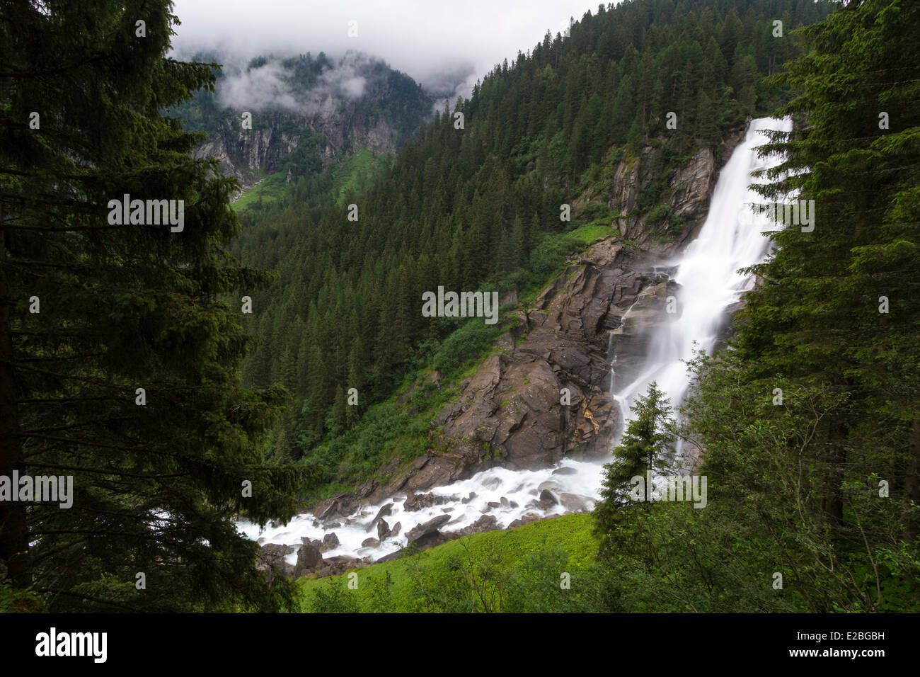 Austria, Land Salisburgo, Krimml, Parco Nazionale degli Hohe Tauern, le cascate Krimml, visualizzare Bergeblick (1390 m), il più grande d'Europa. Foto Stock