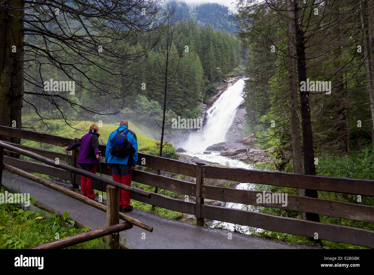 Austria, Land Salisburgo, Krimml, Parco Nazionale degli Hohe Tauern, le cascate Krimml, visualizzare Bergersteig (1245 m), il più grande d'Europa. Foto Stock