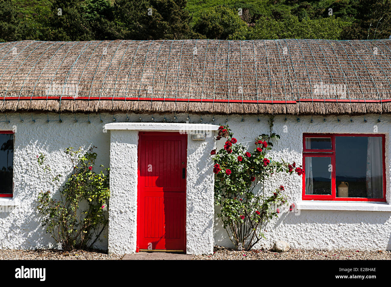 Irish cottage con il tetto di paglia, Clonmany, County Donegal, Irlanda Foto Stock