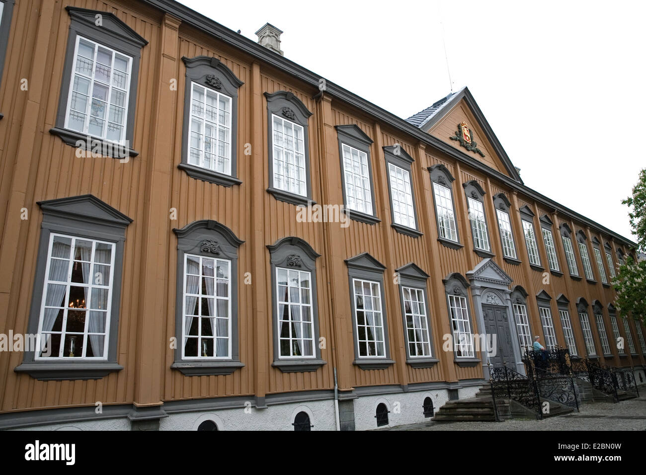 Stiftsgården è la residenza reale di Trondheim, Norvegia. È il più grande edificio di legno nel Nord Europa. Foto Stock