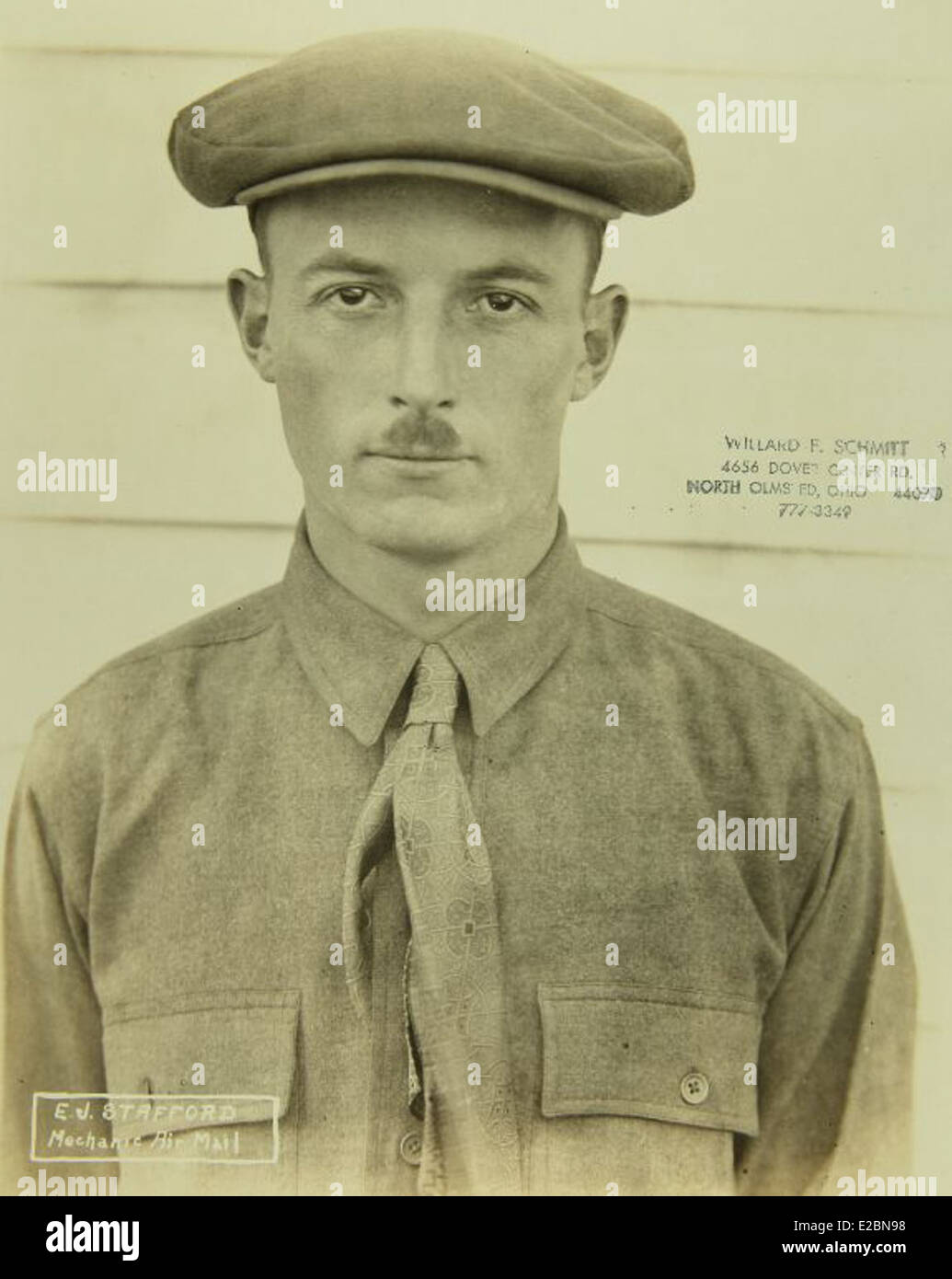 Questa foto raffigura E.J. Stafford, una figura influente dell'aviazione, conservata dal San Diego Air and Space Museum. Il suo lavoro contribuì in modo significativo allo sviluppo dell'aeronautica durante il suo tempo. Foto Stock