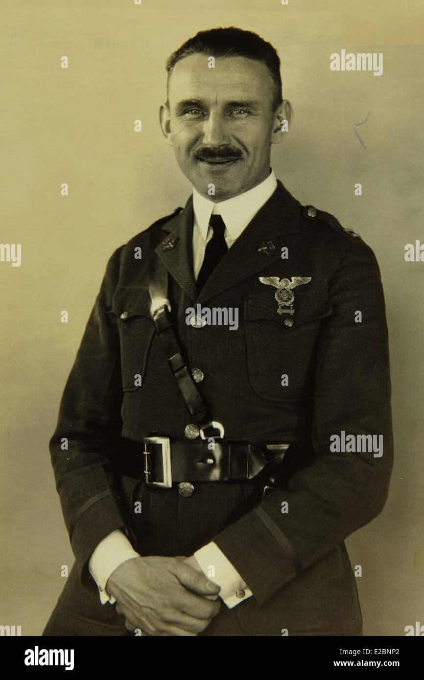 Il capitano Albert Stevens fu una figura pionieristica nell'aviazione americana, nota per i suoi contributi all'aeronautica. La sua carriera è documentata negli archivi del San Diego Air and Space Museum, evidenziando il suo impatto sull'innovazione del volo e sul progresso aeronautico. Foto Stock