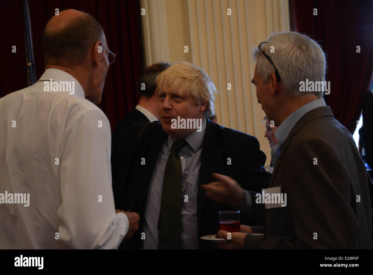 Londra, Inghilterra, 18 Giugno 2014 : Boris Johnson assiste la Commissione Negli aeroporti - discussione in (Stratford Municipio della Città Vecchia, 29 Il Broadway, Stratford, Londra. Foto Stock