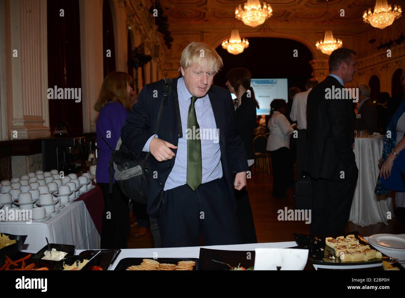 Londra, Inghilterra, 18 Giugno 2014 : Boris Johnson assiste la Commissione Negli aeroporti - discussione in (Stratford Municipio della Città Vecchia, 29 Il Broadway, Stratford, Londra. Foto Stock