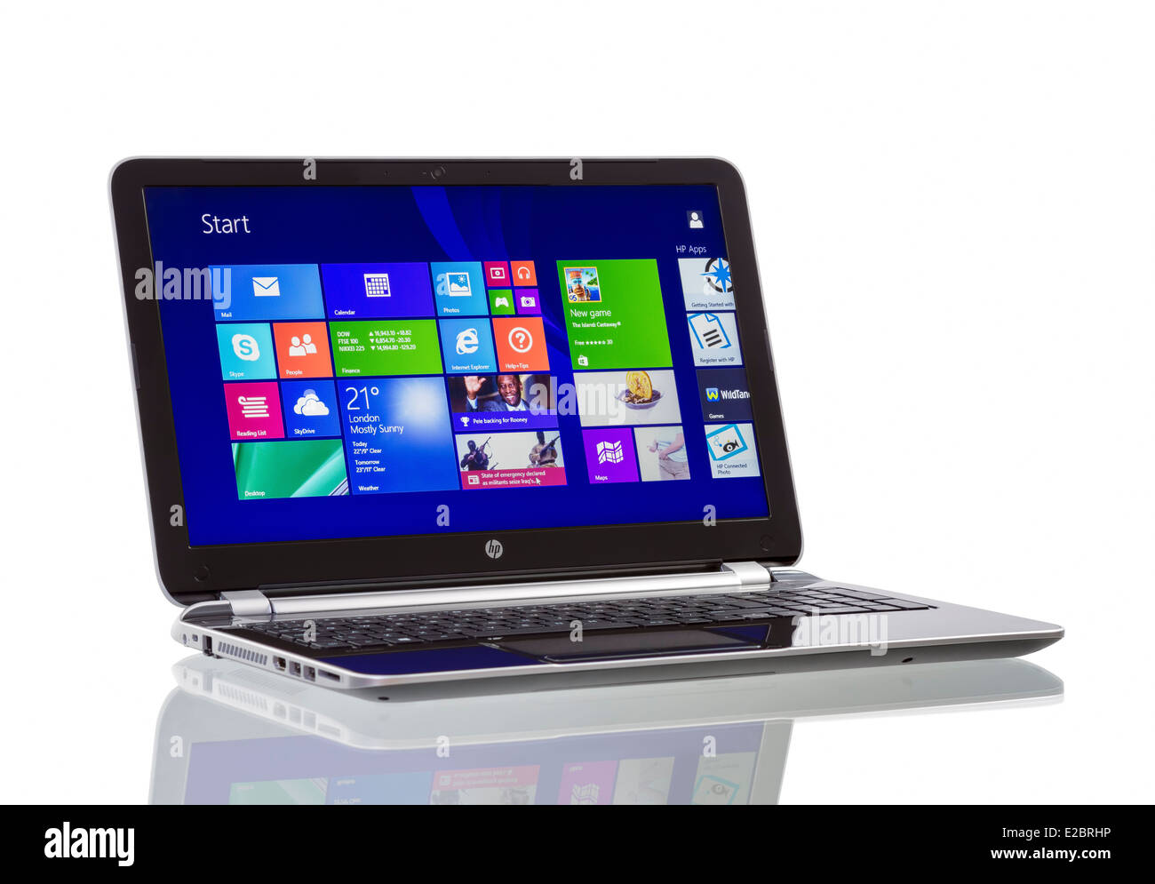 HP Pavilion 15-n230us PC portatile (ENERGY STAR) con Windows 8.1, il sistema operativo più recente di Microsoft. Foto Stock