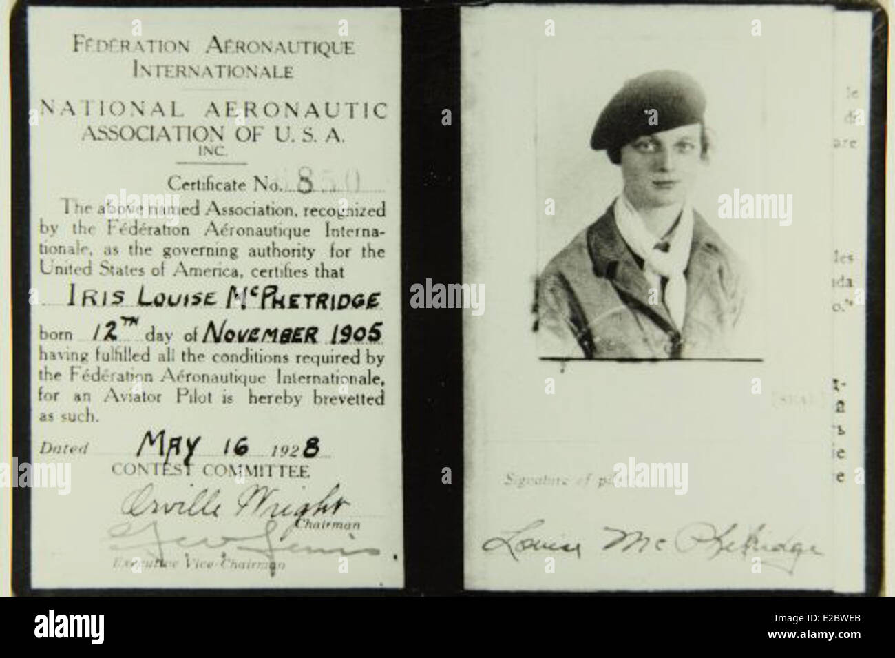 Louise Thaden, un'influente aviatrice negli anni '1930, è ricordata per i suoi successi nell'aviazione femminile. Questa collezione al San Diego Air & Space Museum mostra il suo contributo all'aeronautica e alla storia dell'aviazione. Foto Stock