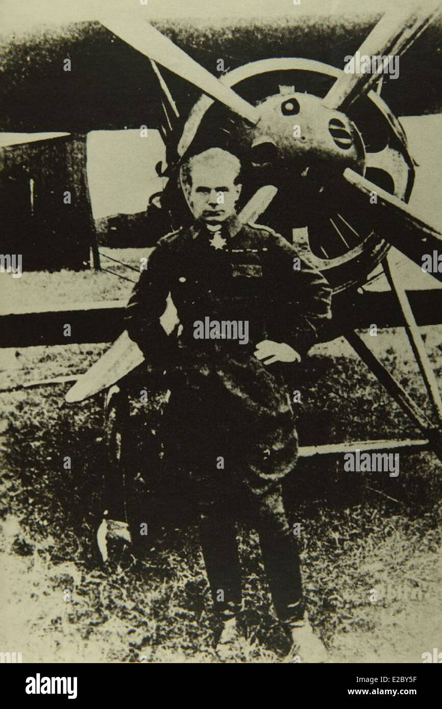Ernst Udet era un aviatore tedesco e uno dei migliori assi da caccia della prima guerra mondiale. Dopo la guerra, Udet divenne una figura chiave nello sviluppo dell'aviazione in Germania e lavorò come pilota collaudatore e leader nella Luftwaffe. Foto Stock