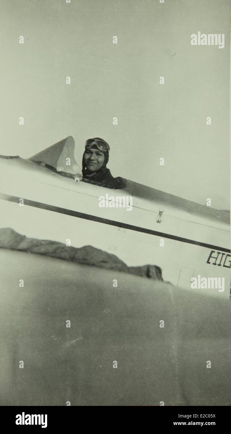 Questa fotografia della Leonard Warkans Collection del San Diego Air and Space Museum cattura momenti significativi nella storia dell'aviazione. La collezione di Warkans include fotografie di eventi dell'aviazione, tecnologia aeronautica e pionieri del volo. L'immagine evidenzia il ruolo di San Diego nel plasmare l'industria aerospaziale, offrendo uno sguardo ai progressi fatti nel campo dell'aeronautica durante il XX secolo. Foto Stock