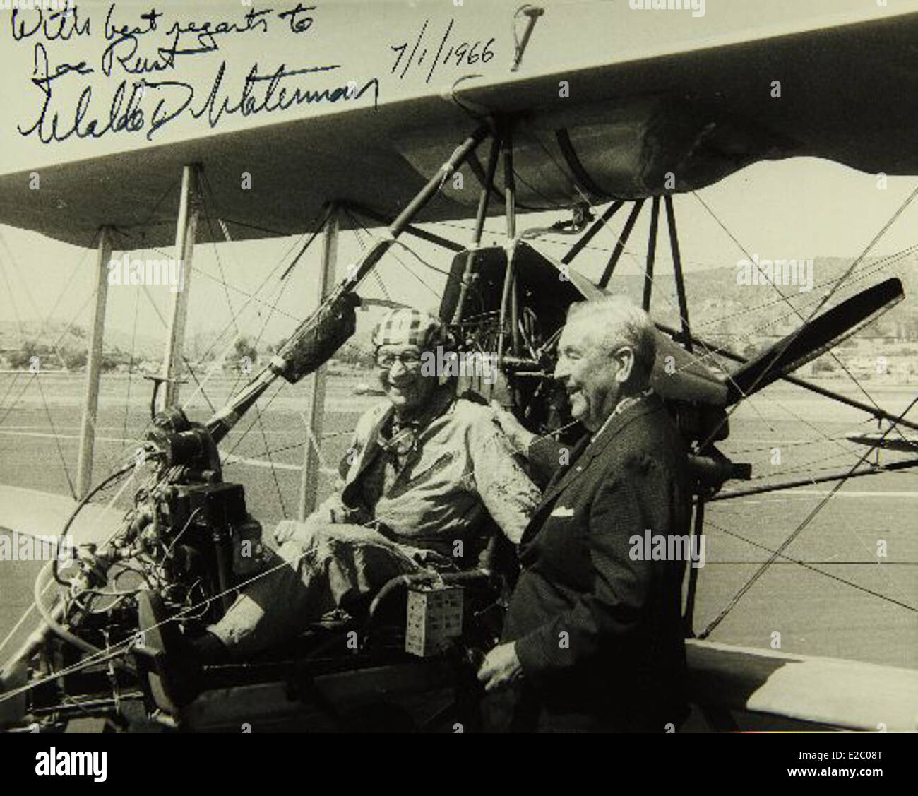 Waldo Waterman è stato un pioniere dell'aviazione noto per i suoi contributi allo sviluppo iniziale di aeroplani e alle innovazioni aeronautiche. Il suo lavoro influenzò il design dell'aviazione e la tecnologia di volo. Foto Stock