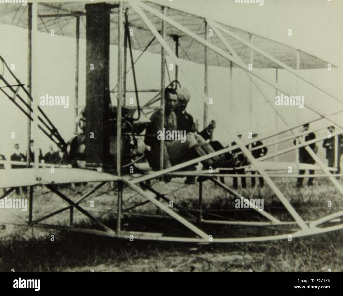 Questa immagine raffigura Orville Wright, uno dei pionieri del volo a motore, al San Diego Air and Space Museum. Orville, insieme a suo fratello Wilbur, rivoluzionò l'aviazione nei primi anni '1900 con i loro voli storici. Foto Stock