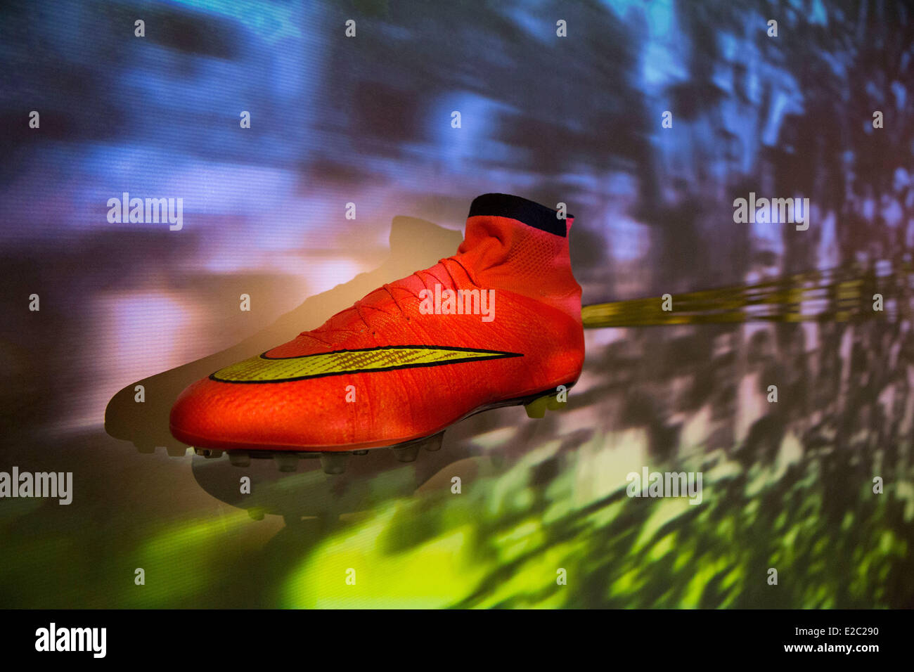 New York, NY, USA. Il 18 giugno, 2014. Nike ha lanciato il nuovo World Cup  Soccer boot al suo flagship store nel centro di Manhattan. Le nuove Nike  Coppa del Mondo 2014