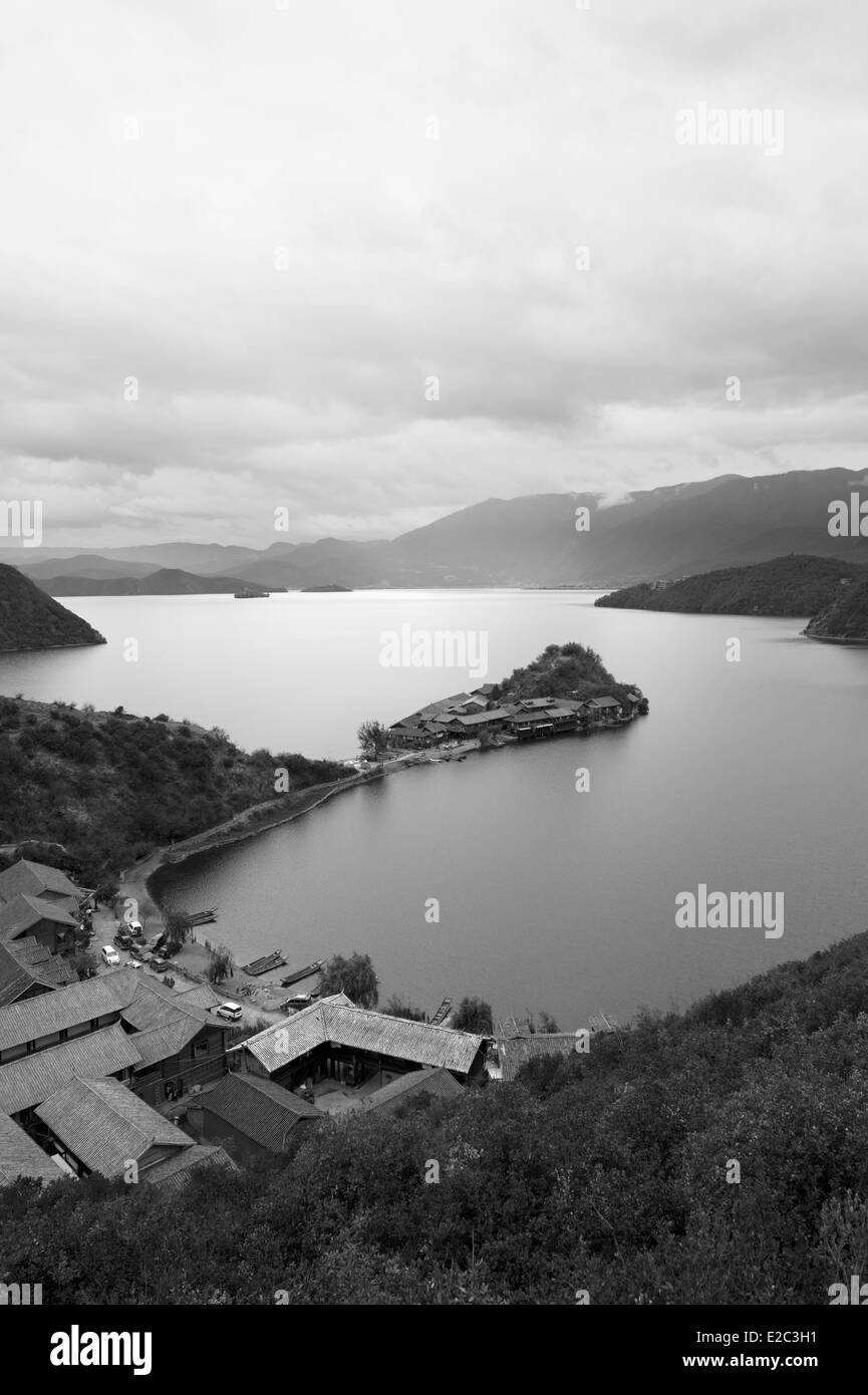 Le foto scattate in Lago Lugu, Sichuan, in Cina, un po' isolata dal luogo in cui l'unica cultura Mosuo vive per centinaia di anni. Foto Stock