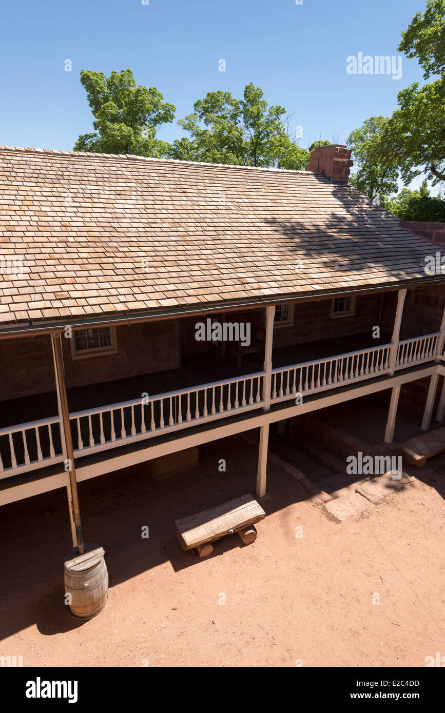 Cortile del Castello di Winsor, una storica casa a molle tubo monumento nazionale, Arizona. Foto Stock