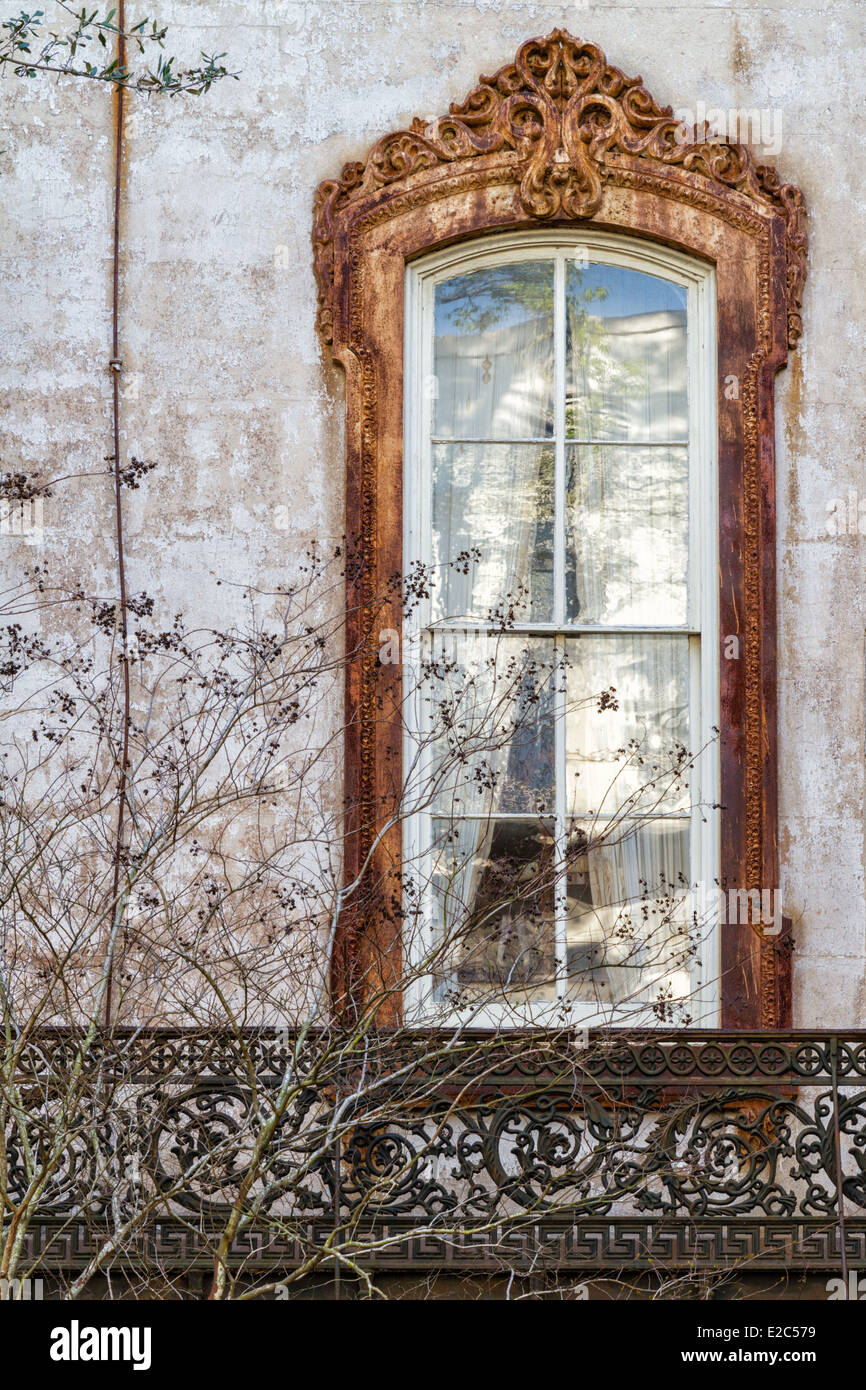 Finestra di antiquariato a Savannah il quartiere storico di Savannah, Georgia Foto Stock