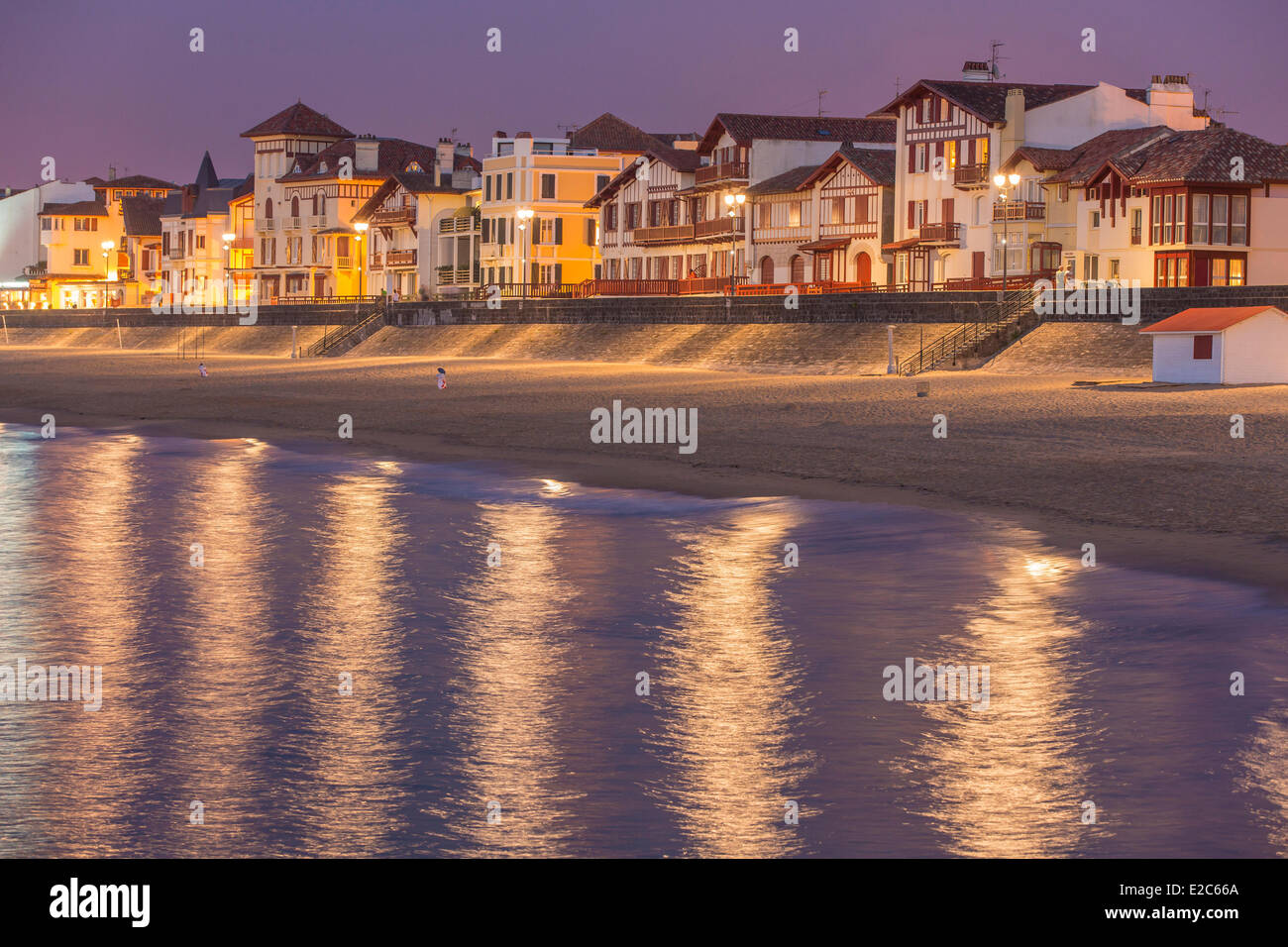 Francia, Pirenei Atlantiques, paga il basco, la spiaggia di Saint Jean de Luz Foto Stock