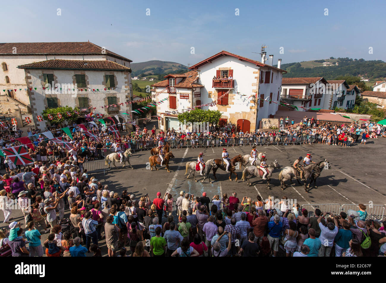 Francia, Pirenei Atlantiques, Sare, etichettati i più bei villaggi di Francia, partito del villaggio Foto Stock