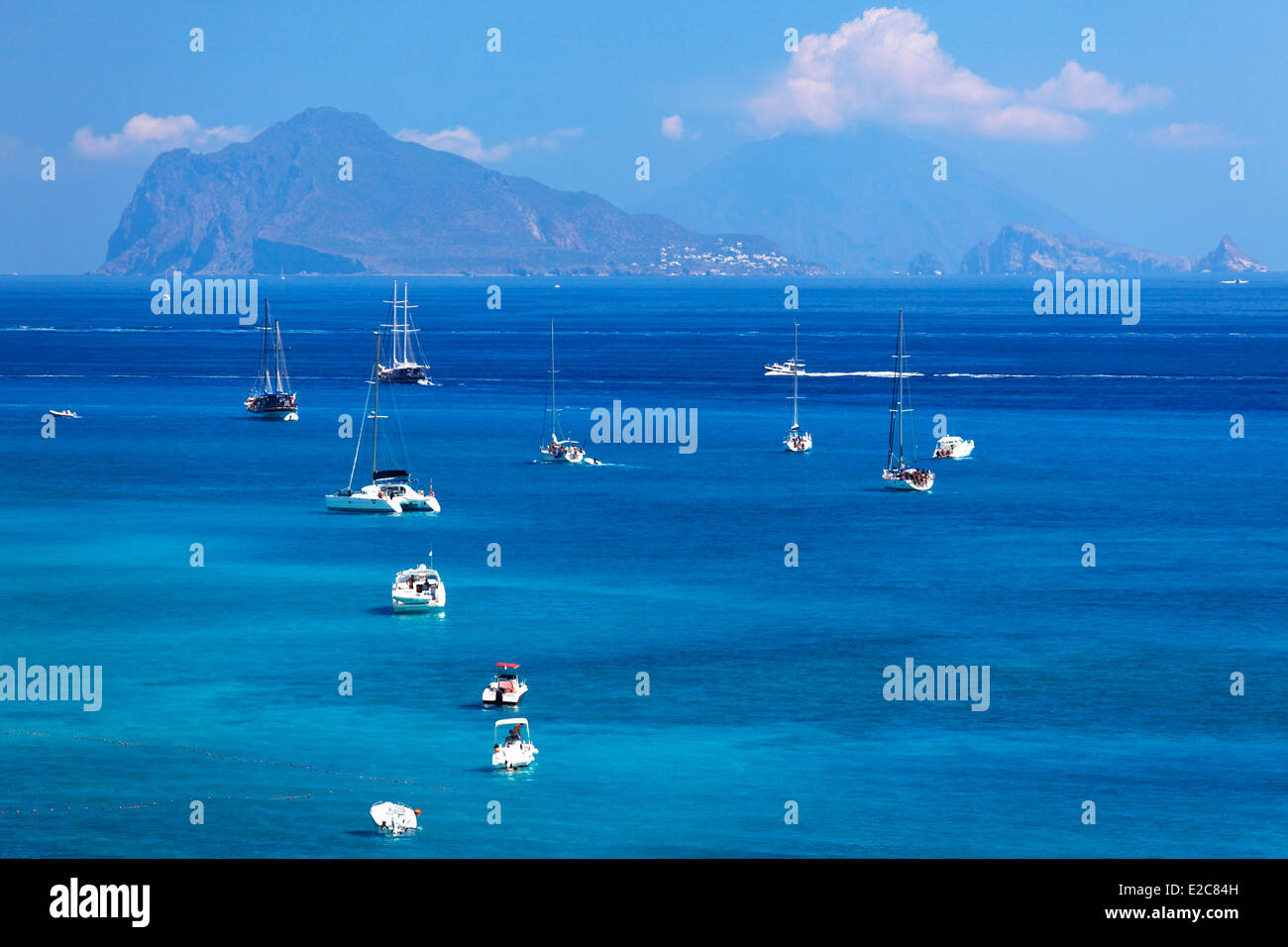 L'Italia, Sicilia e isole Eolie, classificato come patrimonio mondiale dall UNESCO, isole di Panarea e Stromboli Foto Stock