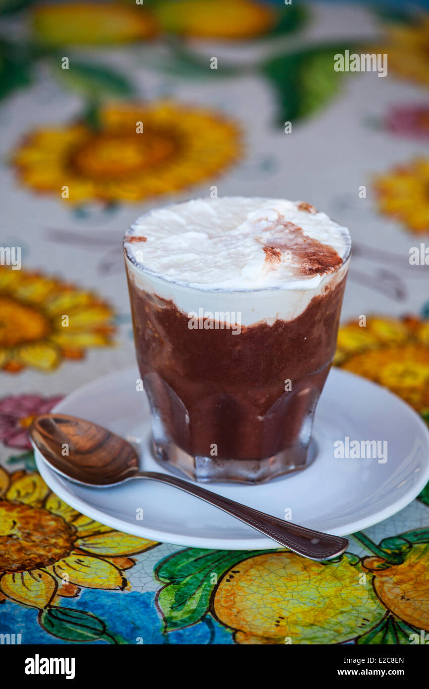 L'Italia, Sicilia e isole Eolie, classificato come patrimonio mondiale dall UNESCO, Stromboli, la granita al Ingrid Cafe Foto Stock