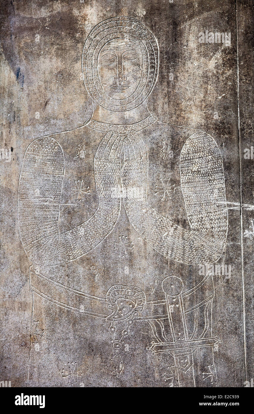 Francia, Aude, Carcassonne, città medievale listedas patrimonio mondiale dall UNESCO, a St Nazaire et Celse Basilica, l'oggetto contrassegnato per la rimozione definitiva di Simon IV de Montfort, eminente capo della Crociata albigese Foto Stock