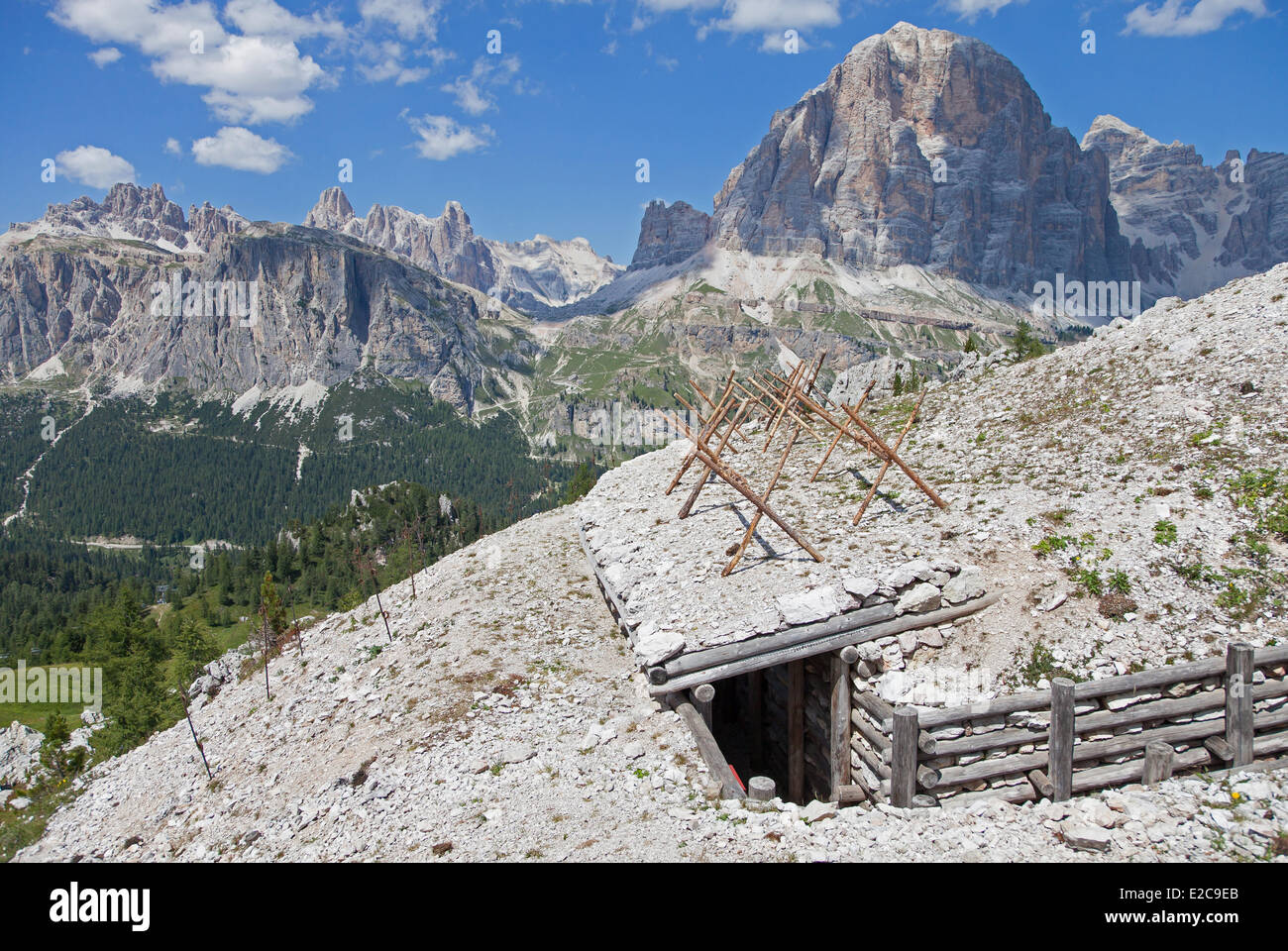 L'Italia, Trentino Alto Adige, Dolomiti massiccio elencati come patrimonio mondiale dall'UNESCO, la Grande Guerra Open Air Museum presso le Cinque Torri vicino a Cortina d'Ampezzo Foto Stock
