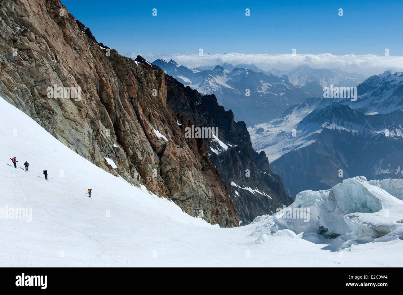 Francia, Hautes Alpes, Tour de la Meije, discesa verso le Pied du Col e il Parc National des Ecrins, La Grave attraverso il ghiacciaio de l'Homme Foto Stock