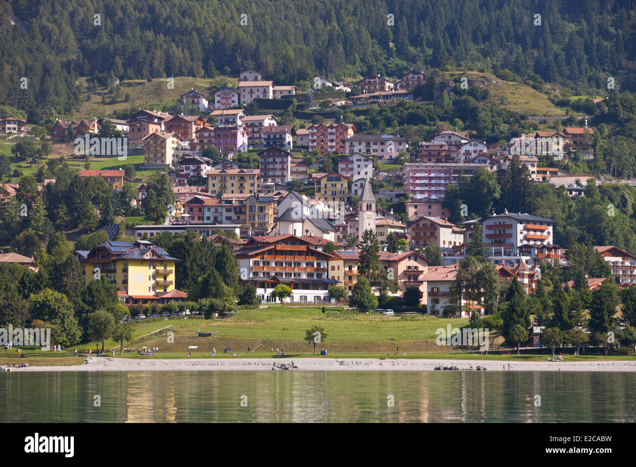 L'Italia, Trentino Alto Adige, Dolomiti, gruppo di Brenta e il lago di Molveno Foto Stock