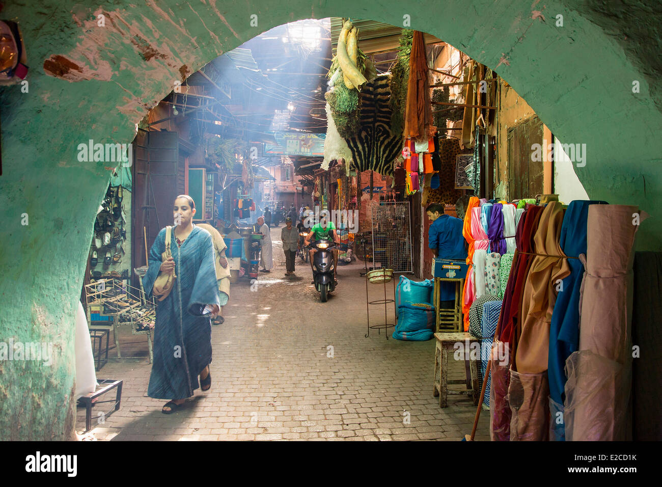 Il Marocco, Alto Atlante, Marrakech città imperiale, medina elencati come patrimonio mondiale dall' UNESCO, souks Foto Stock