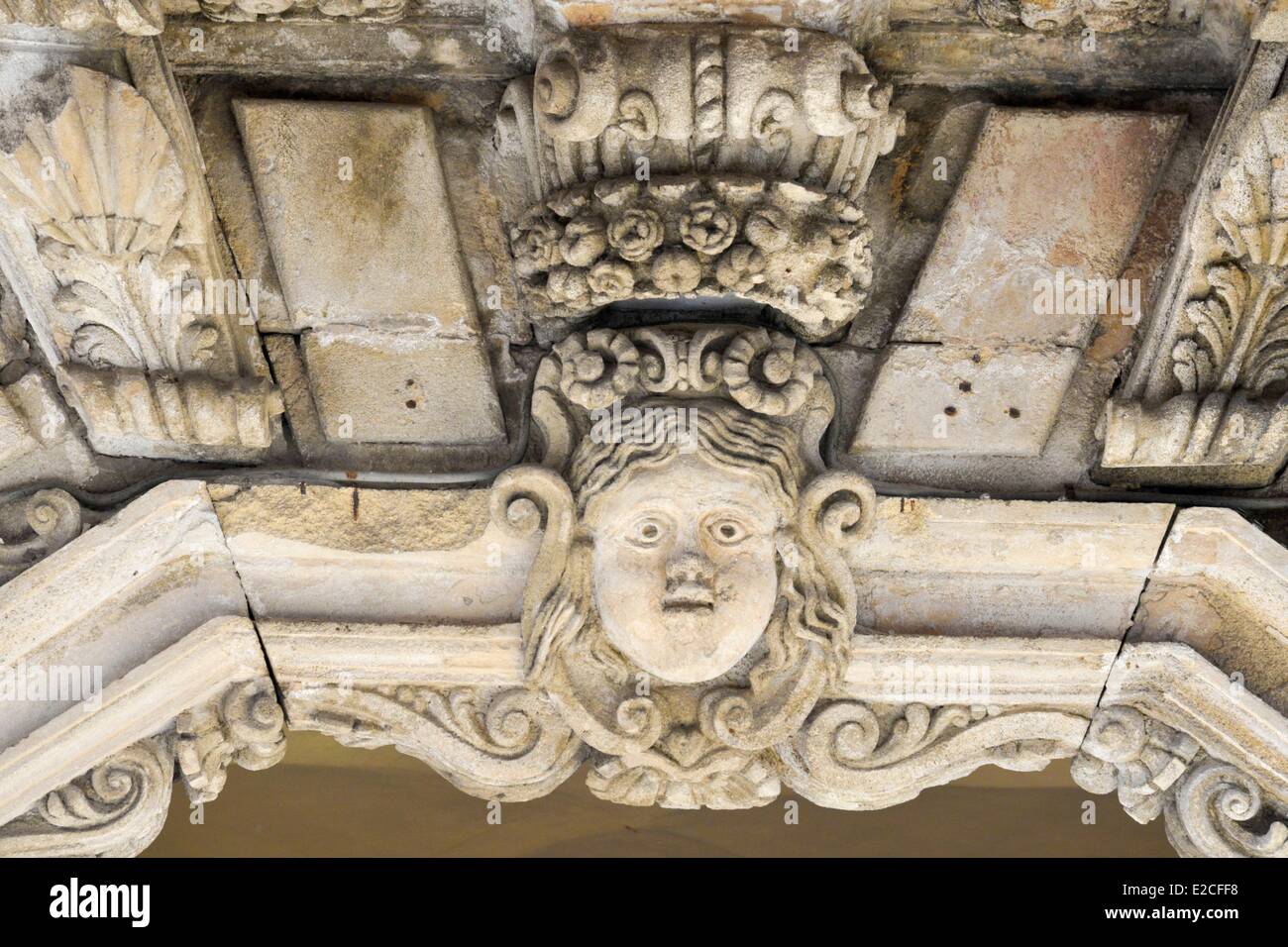 L'Italia, Sicilia, Trapani, centro storico, Via Vittorio Emanuele, Ferro Palace, dettaglio del carving cancello di ingresso Foto Stock