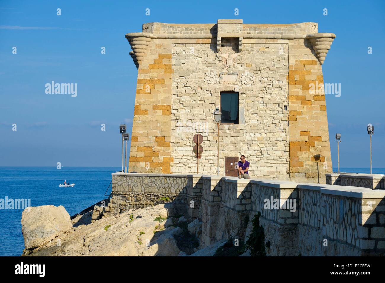 L'Italia, Sicilia, Trapani, Centro Storico, Torre di Ligny del XVII secolo, fortezza difensiva square pietra costruito sulle rocce Foto Stock