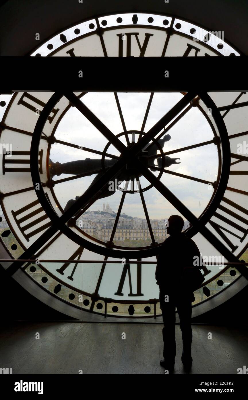 Francia, Parigi, il museo Orsay, il grande orologio di est che domina le Tuileries Foto Stock