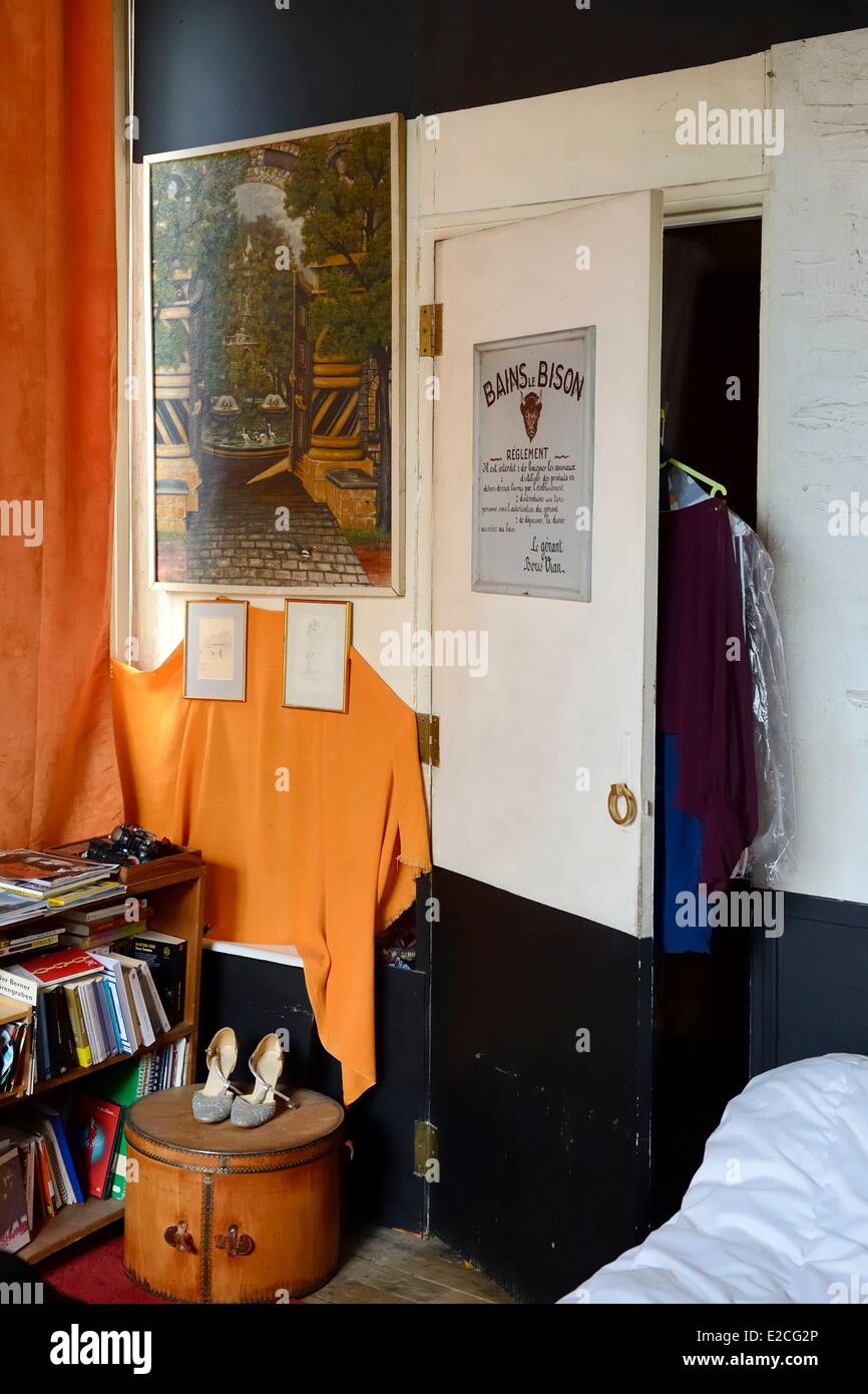 Francia, Parigi, Cite Veron a 94 Boulevard de Clichy, Boris Vian piatto, la porta del bagno Foto Stock