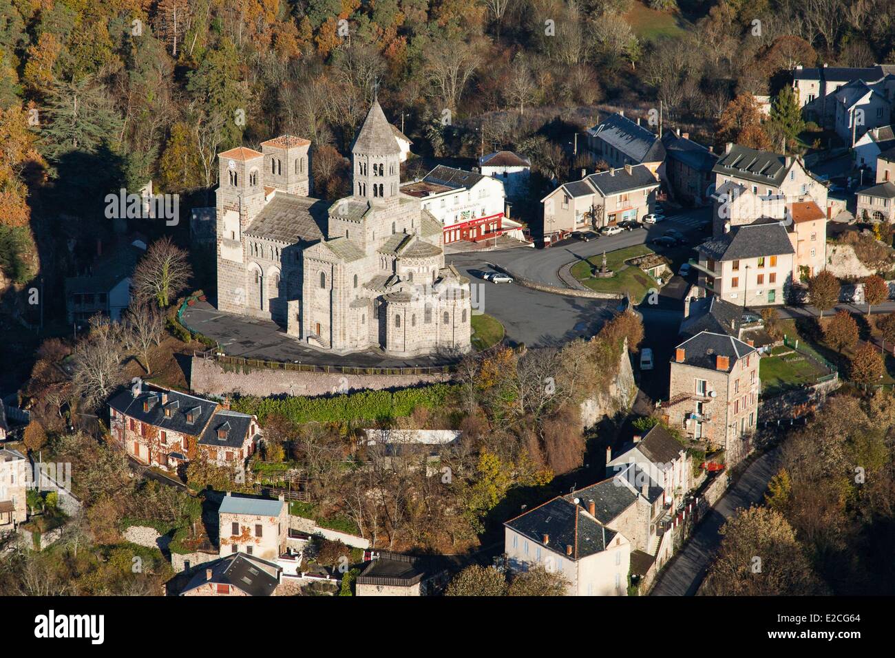 Francia, Puy de Dome, vulcani di Auvergne parco naturale regionale, Saint Nectaire (vista aerea) Foto Stock