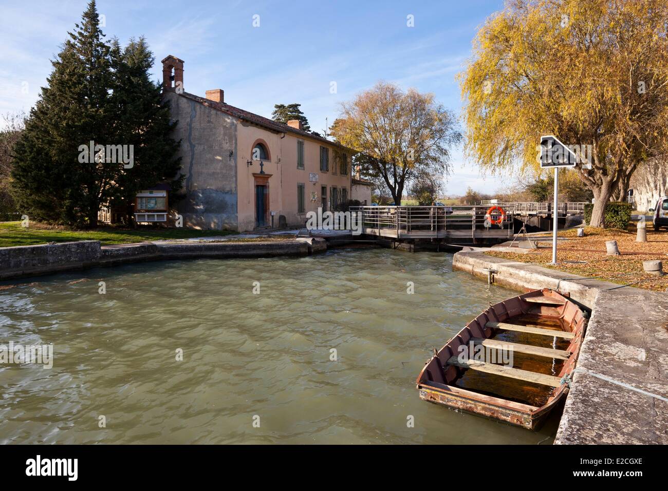 Francia, Haute Garonne, il Canal du Midi, elencato come patrimonio mondiale dall'UNESCO, la serratura di Negra Foto Stock