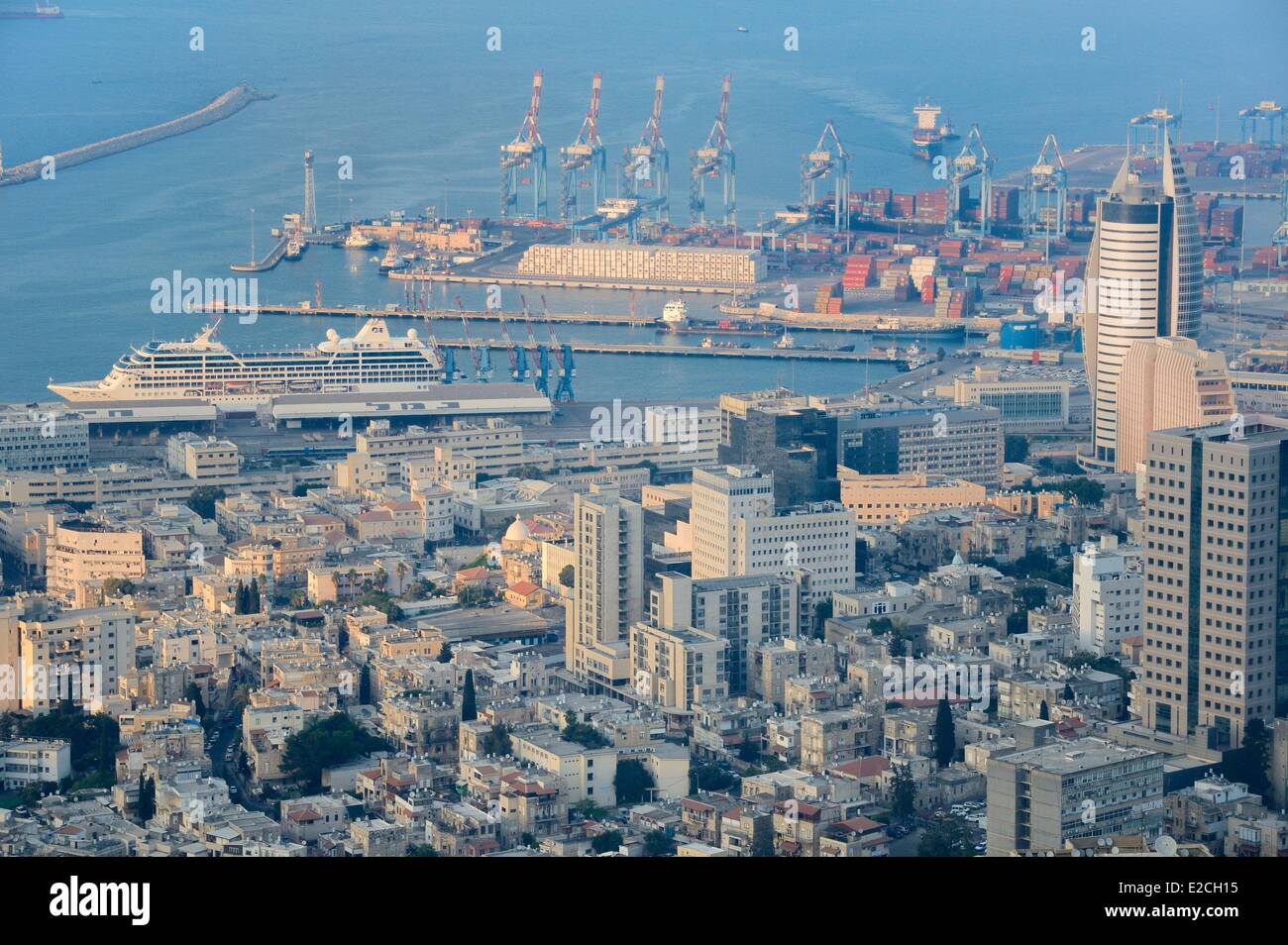 Israele Haifa, il centro e il porto dal Monte Carmelo Foto Stock